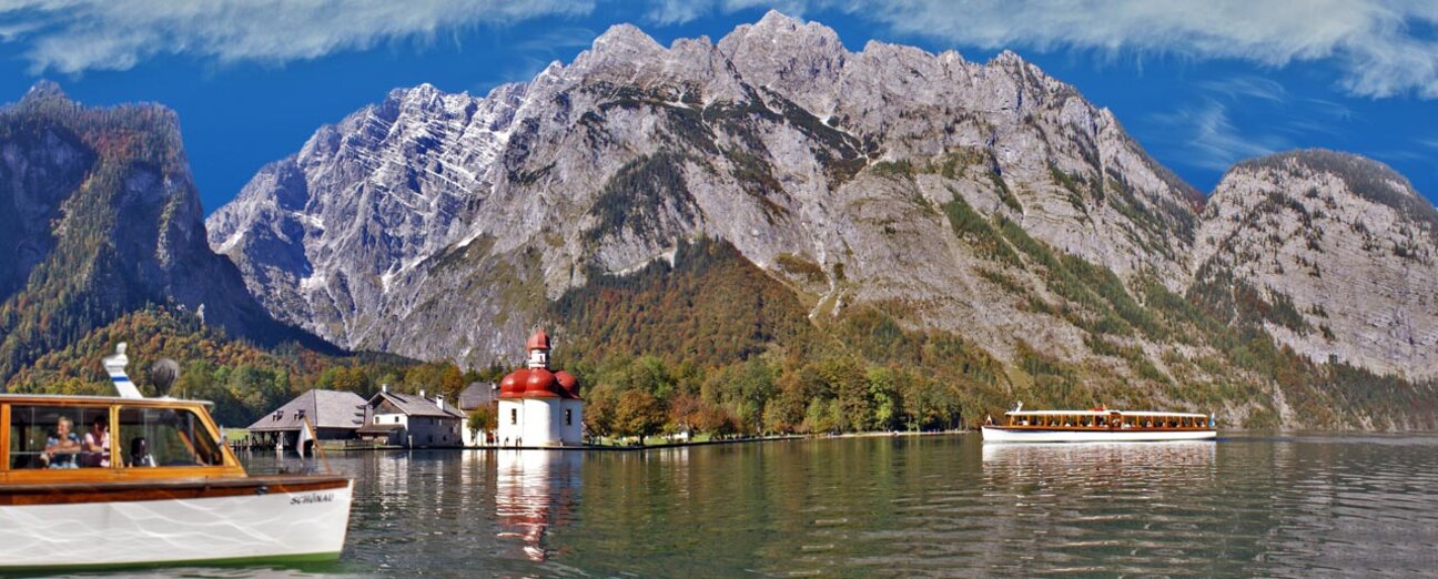 Koenigssee_Pano_Kirche_und_Boote